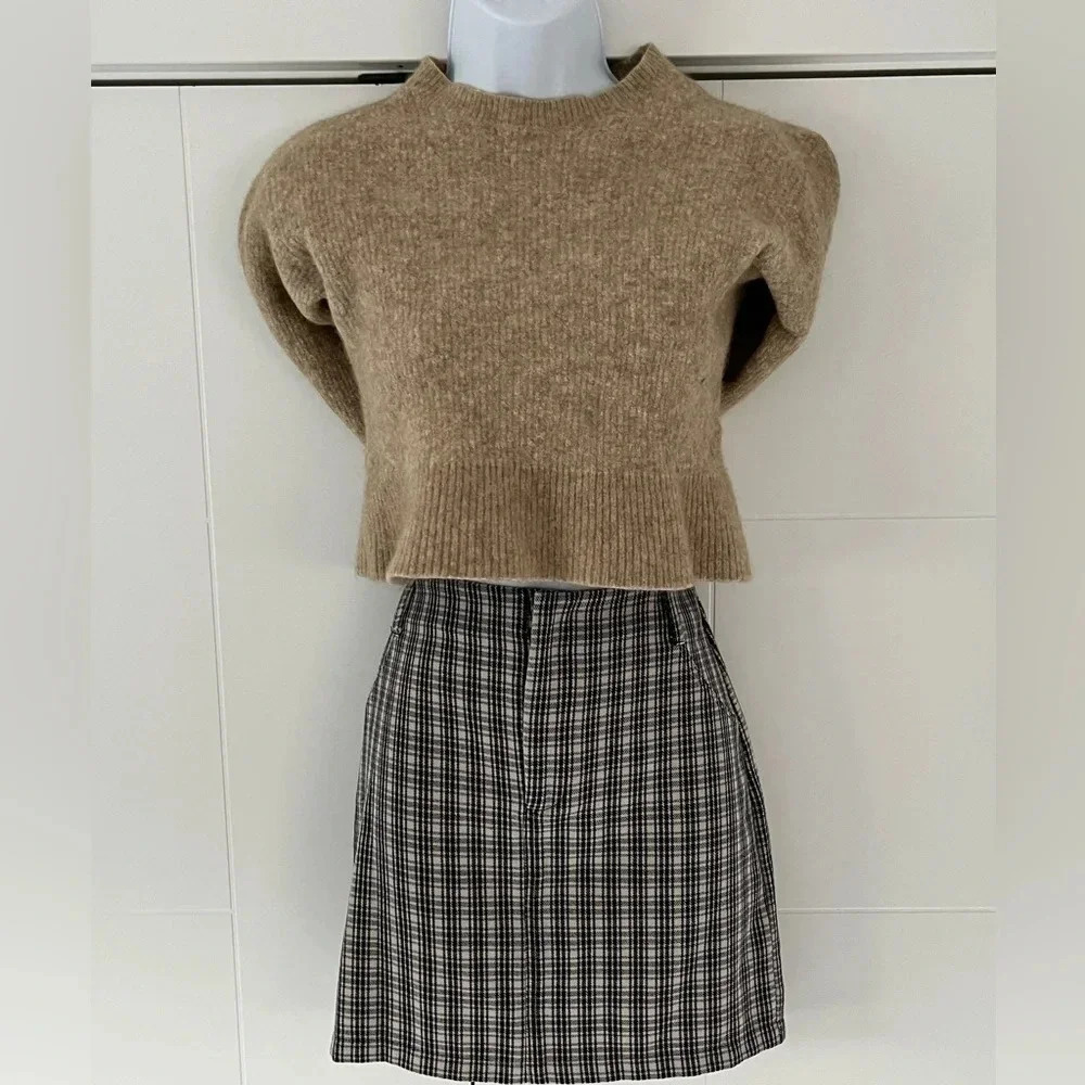 Hollister/ Belted/ Ultra high rise/ Plaid/ Mini skirt/ Size US XS - Picture 5 of 11